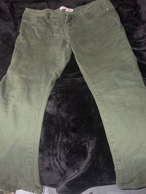 No Boundaries Olive Green Casual Pants